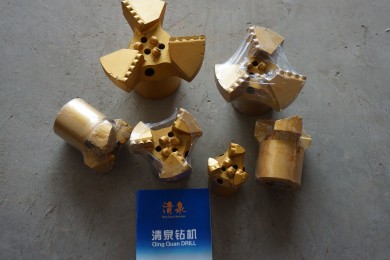 三翼復合片內(nèi)凹鉆頭